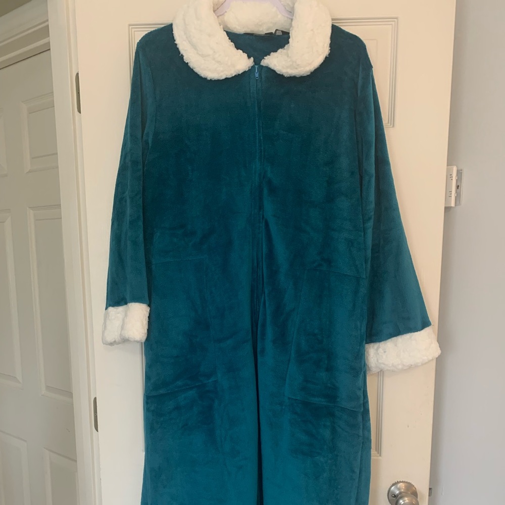 Soft & Cozy teal green robe - new in package